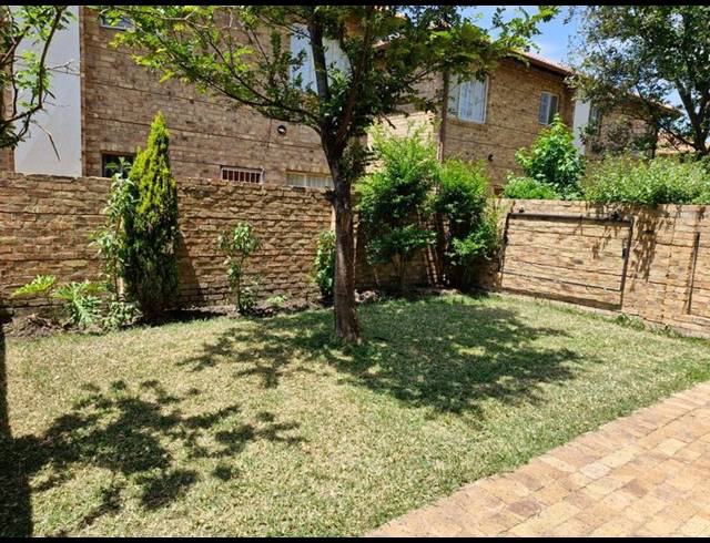3 BEDROOM TOWNHOUSE FOR SALE IN ANNLIN